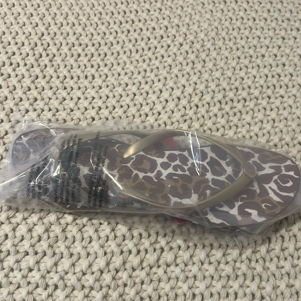 NWT Lilly Pulitzer cheetah print flip flops